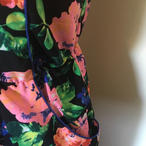 Floral dress WITH POCKETS and neon flowers - Picture 2 of 3